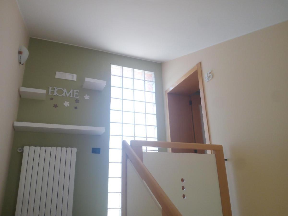 The Holiday House Hotel Сантерамо ин Коле Екстериор снимка
