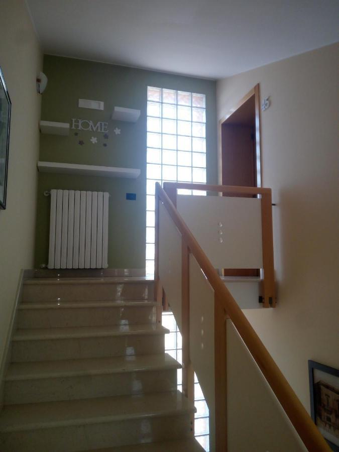 The Holiday House Hotel Сантерамо ин Коле Екстериор снимка