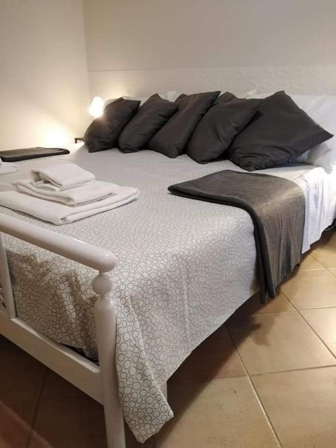 The Holiday House Hotel Сантерамо ин Коле Екстериор снимка