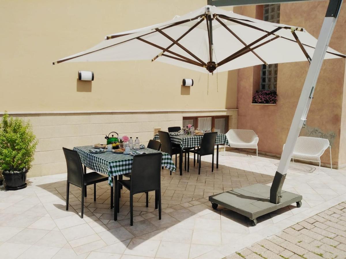 The Holiday House Hotel Сантерамо ин Коле Екстериор снимка