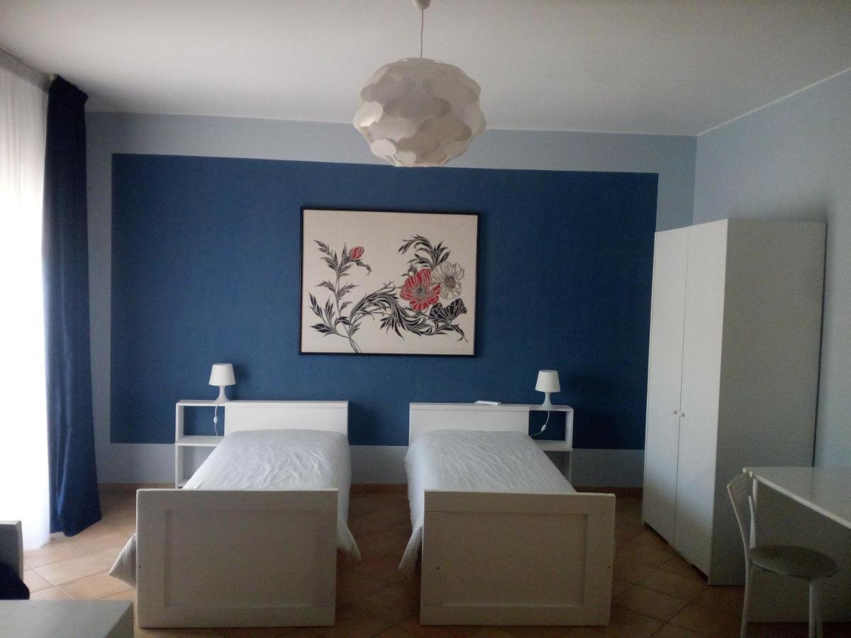 The Holiday House Hotel Сантерамо ин Коле Екстериор снимка