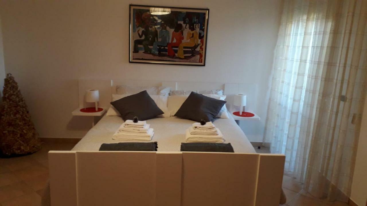 The Holiday House Hotel Сантерамо ин Коле Екстериор снимка