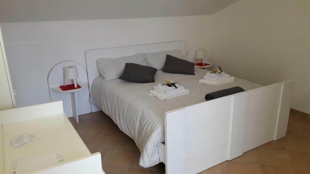 The Holiday House Hotel Сантерамо ин Коле Екстериор снимка