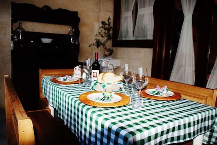 The Holiday House Hotel Сантерамо ин Коле Екстериор снимка