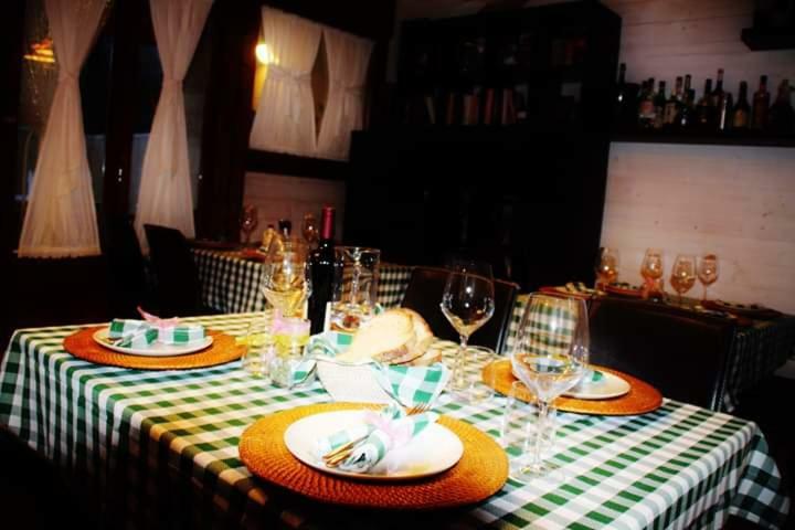 The Holiday House Hotel Сантерамо ин Коле Екстериор снимка