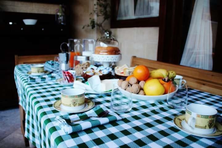 The Holiday House Hotel Сантерамо ин Коле Екстериор снимка