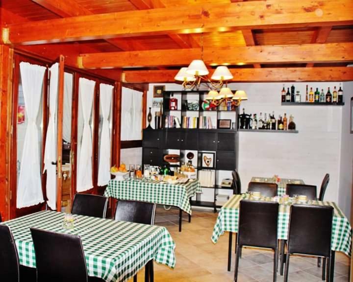 The Holiday House Hotel Сантерамо ин Коле Екстериор снимка