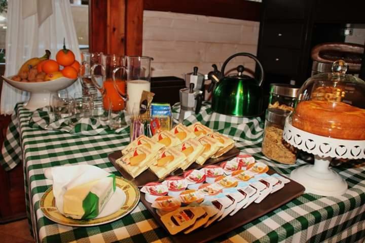 The Holiday House Hotel Сантерамо ин Коле Екстериор снимка